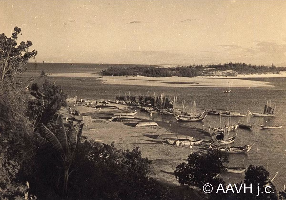 Bến cá của ngư dân Cửa Tùng, 1938. Ảnh: Aavh.org.