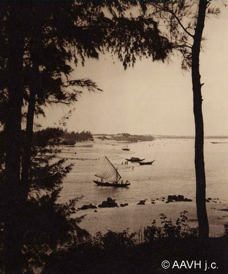 Cửa Tùng, lối vào sông Bến Hải, 1936. Ảnh: Aavh.org.