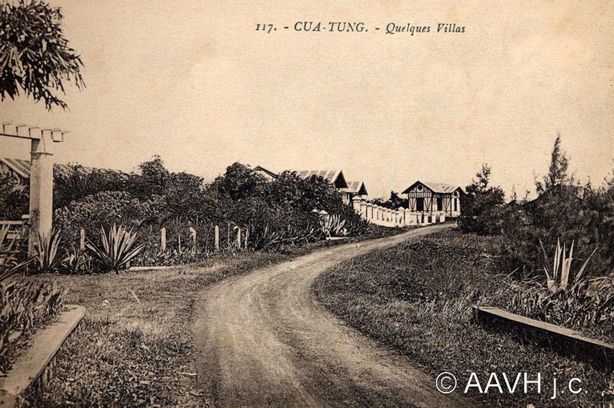 Lối vào khu biệt thự thuộc khách sạn Grand, 1930. Ảnh: Aavh.org.