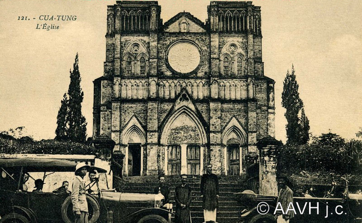 Nhà thờ Di Loan năm 1920, khi đang được xây dựng. Ảnh: Aavh.org.