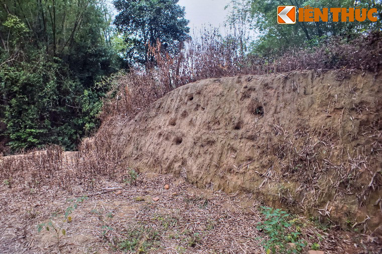 Vào những đêm tối trời chỉ cần đốt lên một ngọn lửa ở Cổ Lũy là quan quân ở thành Châu Sa sẽ nhận ra tín hiệu cấp báo có quân địch tới.