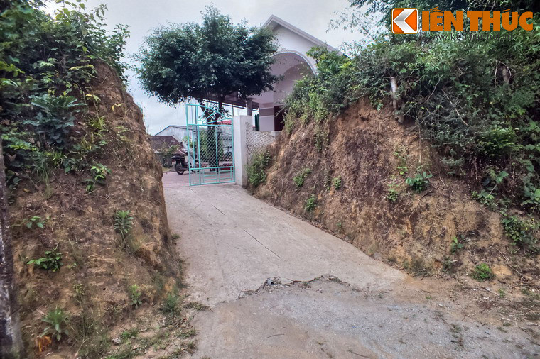 Trong nhiều thập niên, thành cổ Châu Sa đã bị xâm lấn nghiêm trọng. Nhiều đoạn tường thành bị đục phá để làm lối đi hoặc san phẳng để lấy mặt bằng. Một số đoạn hào thành đã bị san lấp làm khu dân cư hoặc đất canh tác.