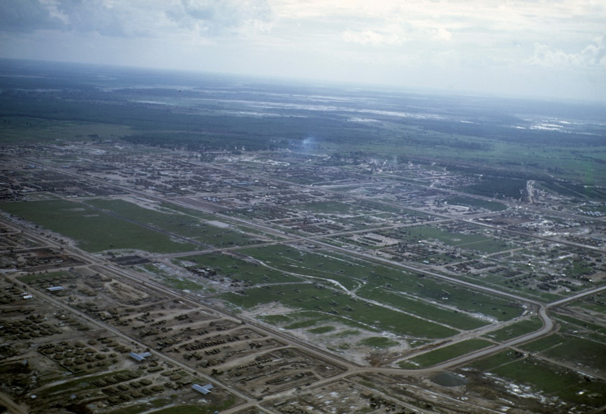 Toàn cảnh căn cứ Củ Chi nhìn từ không trung, tháng 12/1966. Ảnh: Warren Welch.