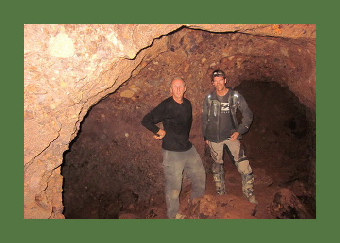 Bên trong một căn hầm từng quân đội Giải phóng sử dụng. Căn hầm được tìm theo chỉ dẫn của một cựu sĩ quan lực lượng phòng không, Quân đội Nhân dân Việt Nam. Ảnh: Exploreindochina.com.