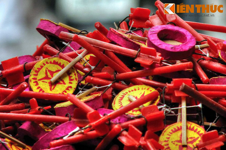 Bệnh này chữa mẹo bằng cách giả vờ “gắp bỏ nồi cơm” khi nồi cơm đang sôi. Cách khác là xin một sợi rơm, sau đó dùng sợi rơm đo chiều dài “cậu nhỏ” rồi gấp sợi rơm lại thành 7 lần (tương đương với 7 vía nam). Cuối cùng mang dao ra chặt sợi rơm là khỏi bệnh.