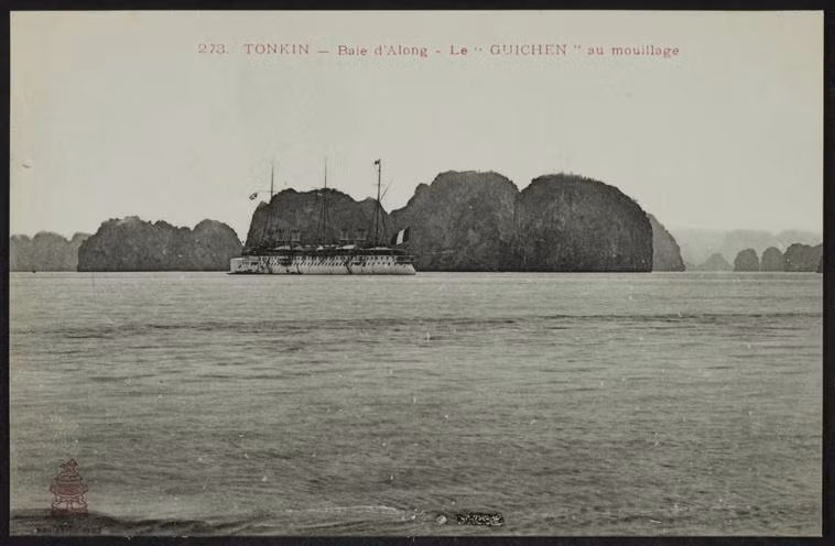 Tàu Guichen của Pháp neo đậu tại vịnh Hạ Long. Ảnh: Rmn.fr.