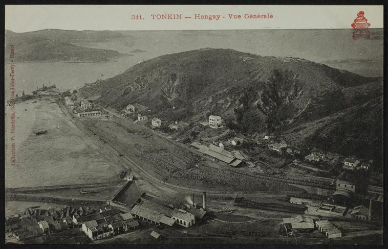 Toàn cảnh thị trấn Hòn Gai nhìn từ trên cao, Quảng Ninh đầu thế kỷ 20. Ảnh: Rmn.fr.