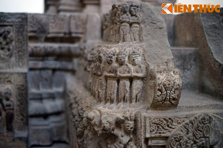 Sự thay đổi về nội dung cũng đi liền với sự thay đổi trong cách thể hiện nghệ thuật nếu so sánh với cách tạc tượng và trang trí hoa văn ở các tượng và tháp ở phong cách Mỹ Sơn E1.