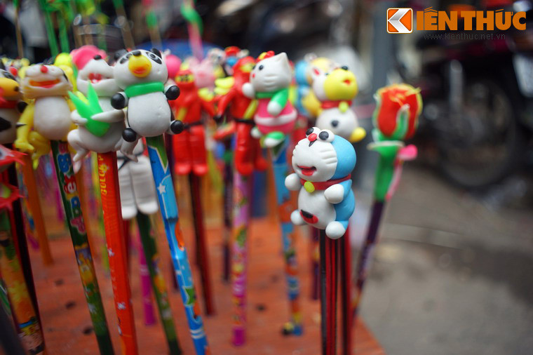 Theo các nhà nghiên cứu, món đồ chơi Trung thu này có nguồn gốc từ các loại hoa quả và con giống nặn từ bột gạo để làm đồ cúng lễ, có thể ăn được nên còn gọi là “con bánh”.