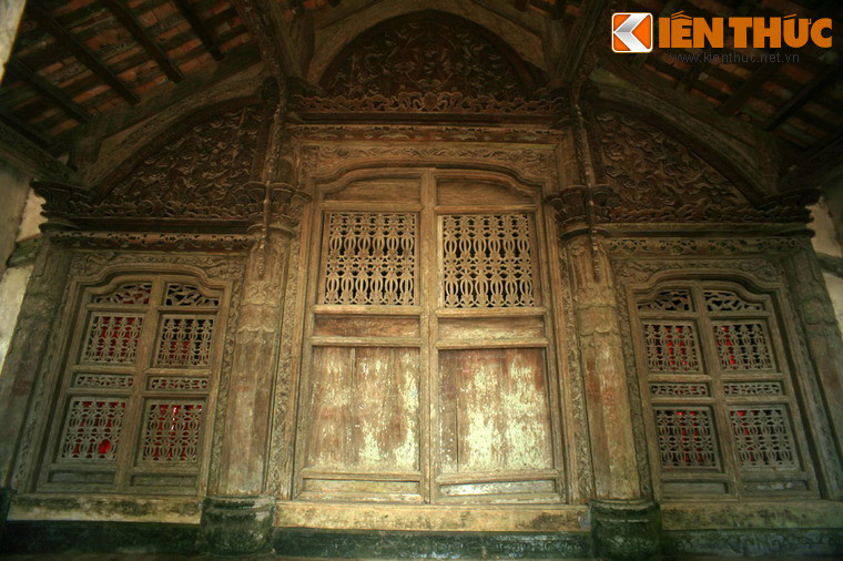 Bên cạnh đó, nghệ thuật điêu khắc gỗ cũng góp phần làm nên giá trị kiến trúc độc đáo của nhà thờ Phát Diệm.