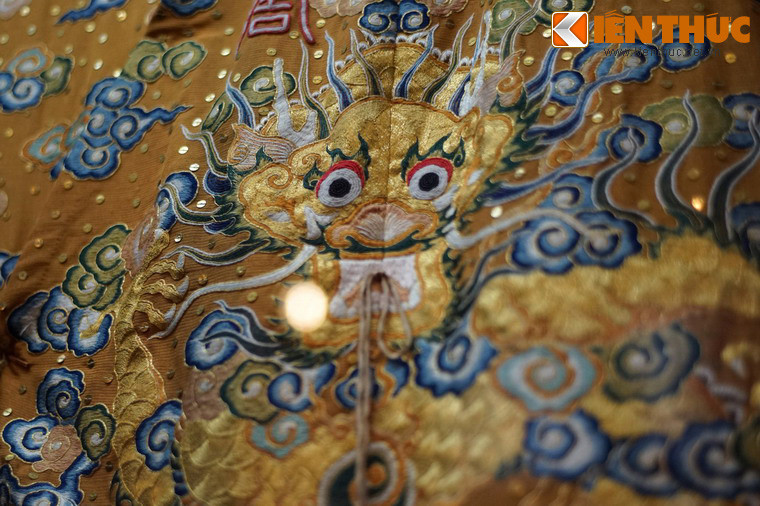 Trang phục trong hoàng cung nhà Nguyễn có nhiều loại với tên gọi riêng, màu sắc riêng như trang phục đại triều; trang phục thường triều; trang phục nghi lễ, thường phục; trang phục xuân hạ; trang phục thu đông… Trong đó, trang phục đại triều được chế tác kỳ công nhất.