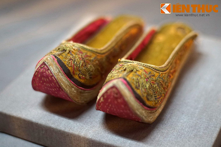 Còn đây là đôi hài dành cho hoàng hậu nhà Nguyễn.