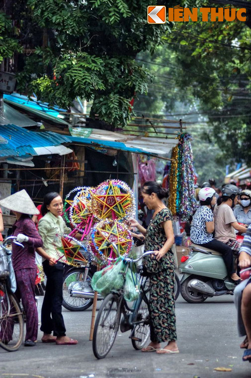 Với những thế hệ người Việt trải qua thời kháng chiến chống Mỹ, ngôi sao năm cánh còn là ngôi sao trên lá quốc kỳ Việt Nam. Thắp những chiếc đèn ông sao trong dịp Tết Trung thu là thắp lên khát vọng hòa bình, thắp lên niềm tin về một tương lai tươi sáng cho thế hệ con cháu.