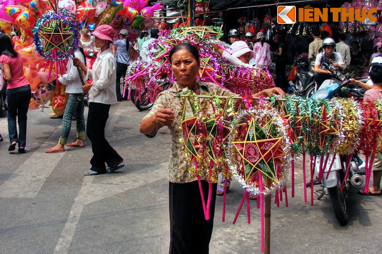 Thất vọng về mối tình đầu, chàng trai dồn hết tâm trí vào sự nghiệp, rèn luyện và học hành. Cuối cùng, chàng cũng thành công và lên ngôi vua của vương quốc.
