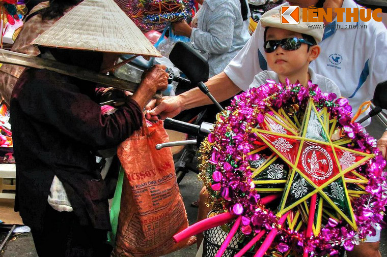 Cứ như thế, ngày tháng trôi đi, họ tâm sự với nhau đủ thứ chuyện. Rồi đến một ngày kia, cả hai quyết định gặp nhau. Chàng trai vô cùng hạnh phúc. Nhưng chàng cũng cảm thấy lo lắng vô cùng vì có một linh cảm rằng, người nàng thực sự yêu không phải là chàng.