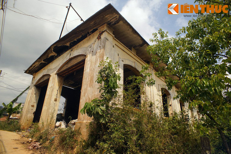 Từng là một nhà ga nhộn nhịp gắn với bộ mặt của vùng đất D'ran, những gì còn lại của ga Eo Gió khiến du khách phương xa không khỏi chạnh lòng.