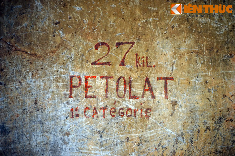 Mang dáng vẻ "ma ám", có lẽ bối cảnh của nhà ga hiện tại rất phù hợp với các bộ phim kinh dị.