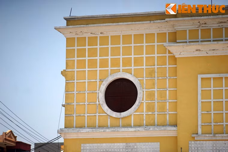 Ngày nay, diện mạo rạp chiếu bóng Kim-Mau không có nhiều thay đổi so với thời điểm năm 1960, khi rạp được khai sinh từ mối thâm tình Kim Sơn - Cà Mau.