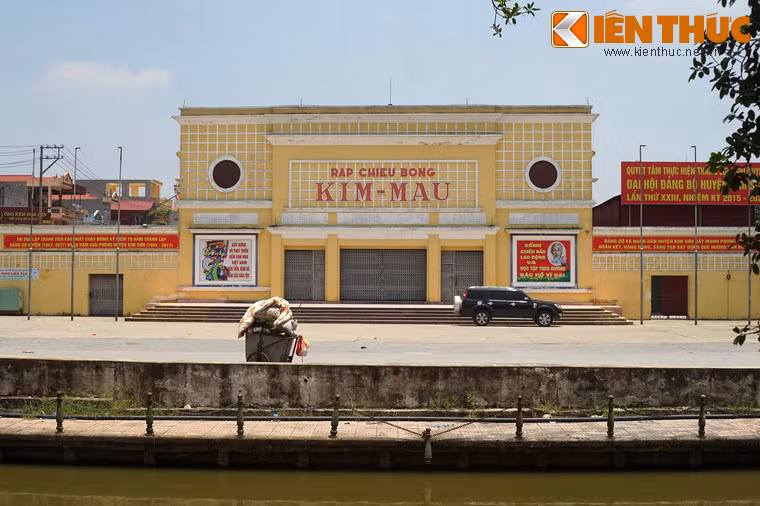 Ngược dòng lịch sử, vào thời kỳ đầu của cuộc kháng chiến chống Mỹ, các phong trào "Vì miền Nam ruột thịt" rất phổ biến ở các tỉnh thành miền Bắc. Một phong trào nổi bật trong đó là phong trào kết nghĩa Bắc - Nam giữa các tỉnh thành miền Bắc với các tỉnh thành miền Nam.