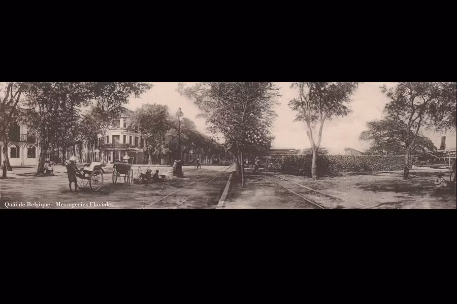 Bến của hãng tàu Vận tải đường sông ở đầu đường Catinat. Ảnh: Ludovic Crespin.