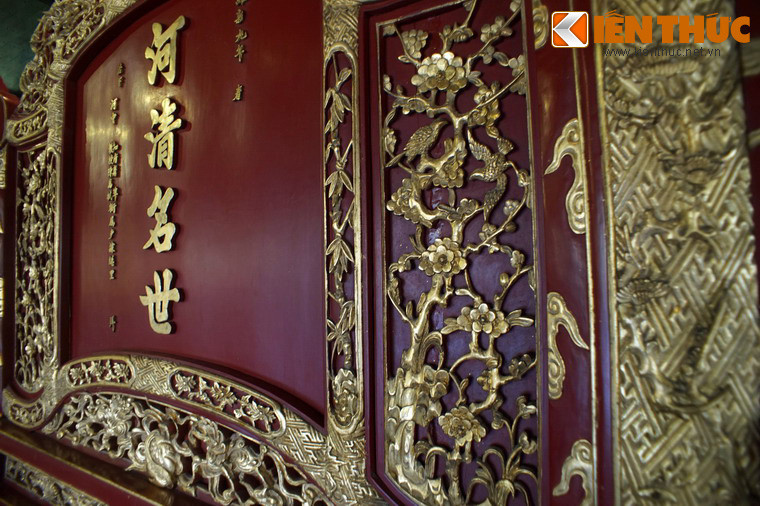 Ngoài công dụng che chắn, trấn phong còn là vật dụng trang trí nên yếu tố thẩm mỹ thường được đề cao. Những chiếc trấn phong trong cung đình nhà Nguyễn được tạo tác rất cầu kỳ. Hình tượng trang trí phổ biến là các linh vật, bát bửu, cảnh thiên nhiên.