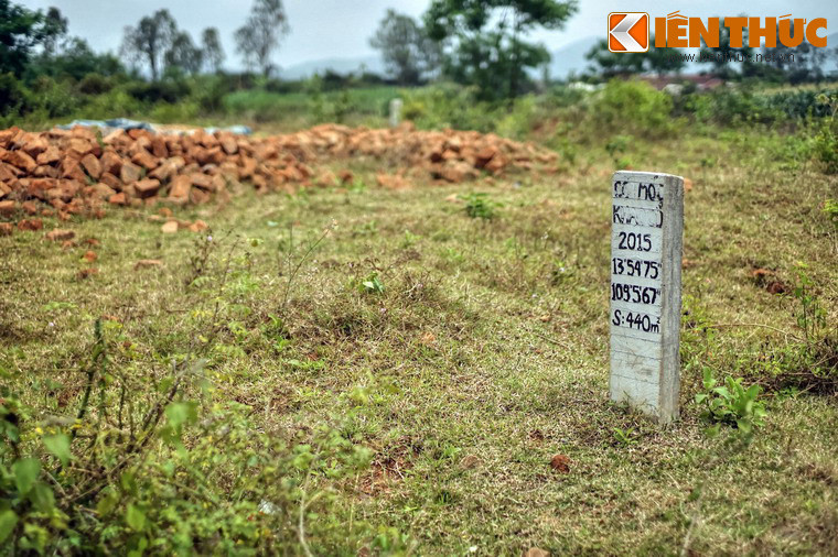 Từ đầu những năm 2000, các cuộc khai quật đã được tiến hành bên trong thành Cha. Các nhà nghiên cứu đã tìm thấy nhiều ngói vỡ, mảnh phù điêu trang trí bằng đất nung thể hiện tu sĩ Bà-la-môn, hình phụ nữ...