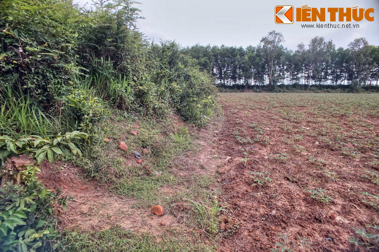 Tòa thành phía Tây có kích thước nhỏ hơn với chiều dài 440m, chiều rộng 134 mét.