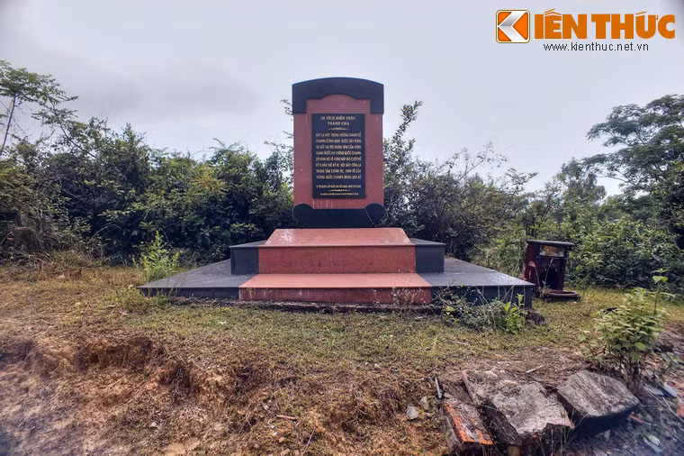 Nằm ở thôn An Thành, xã Nhơn Lộc, Thị xã An Nhơn, tỉnh Bình Định, thành Cha là một trong những tòa thành cổ của vương quốc Chăm Pa còn lưu giữ lại dấu tích đến ngày nay.