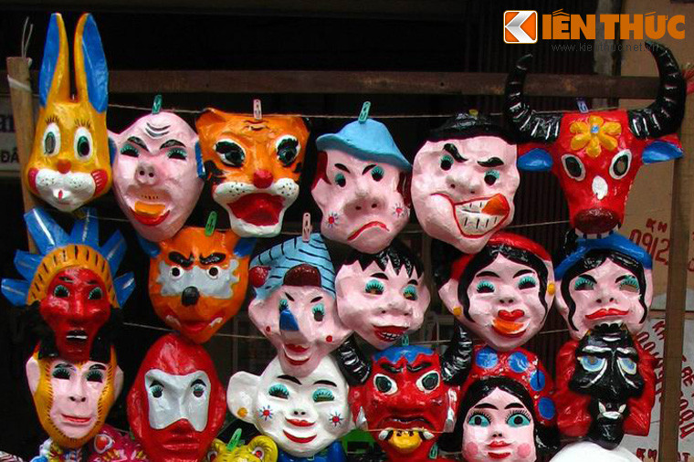 Hình ảnh thỏ ngọc lại là tượng trưng cho sự đẹp đẽ hài hòa – hoặc tượng trưng cho ánh trăng sáng ngời đêm rằm. Sự xuất hiện của hình tượng ông Địa với thỏ ngọc ẩn giấu ước vọng về một mùa màng bội thu của người nông dân thời xưa.