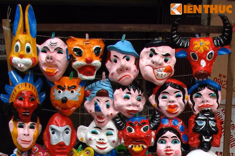 Hình ảnh thỏ ngọc lại là tượng trưng cho sự đẹp đẽ hài hòa – hoặc tượng trưng cho ánh trăng sáng ngời đêm rằm. Sự xuất hiện của hình tượng ông Địa với thỏ ngọc ẩn giấu ước vọng về một mùa màng bội thu của người nông dân thời xưa.