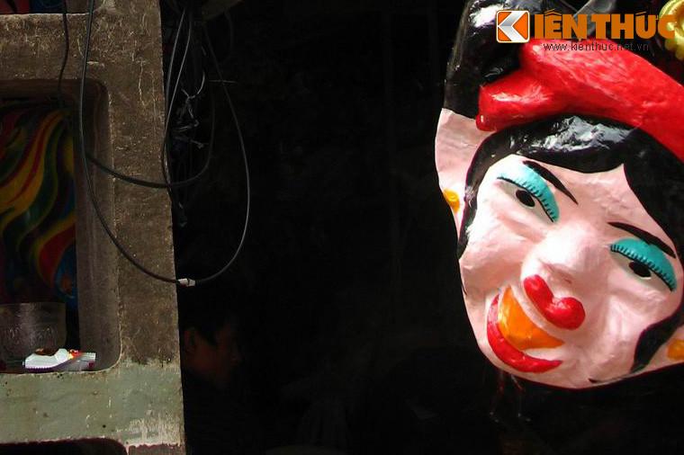 Theo PGS-TS Trang Thanh Hiền (ĐH Mỹ thuật Hà Nội), thoạt nhìn, những chiếc mặt nạ có vẻ như chỉ là những vật dụng mua vui đêm rằm cho trẻ con. Nhưng thực chất các hình tượng trên chiếc mặt nạ lại mang những thông điệp văn hóa rất rõ ràng.