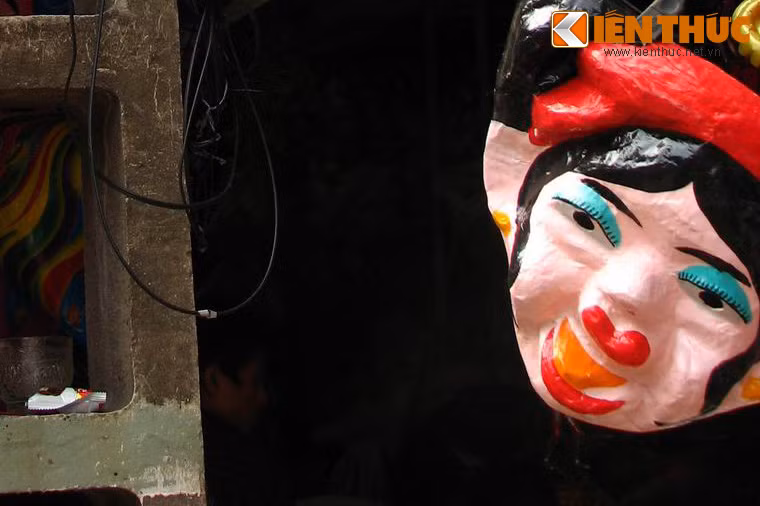 Theo PGS-TS Trang Thanh Hiền (ĐH Mỹ thuật Hà Nội), thoạt nhìn, những chiếc mặt nạ có vẻ như chỉ là những vật dụng mua vui đêm rằm cho trẻ con. Nhưng thực chất các hình tượng trên chiếc mặt nạ lại mang những thông điệp văn hóa rất rõ ràng.