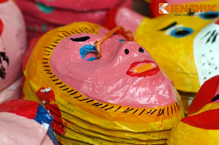 Cùng với đó là các loại hình tượng thường được xuất hiện trong truyện kể cho trẻ con như Tôn Ngộ Không, Trư Bát Giới, Đường Tăng… Các hình tượng này mang hàm ý để nêu cao tinh thần vượt khó, sự dũng cảm, mưu trí, đồng thời cũng là dấu ấn Phật giáo trong lễ hội đêm rằm.