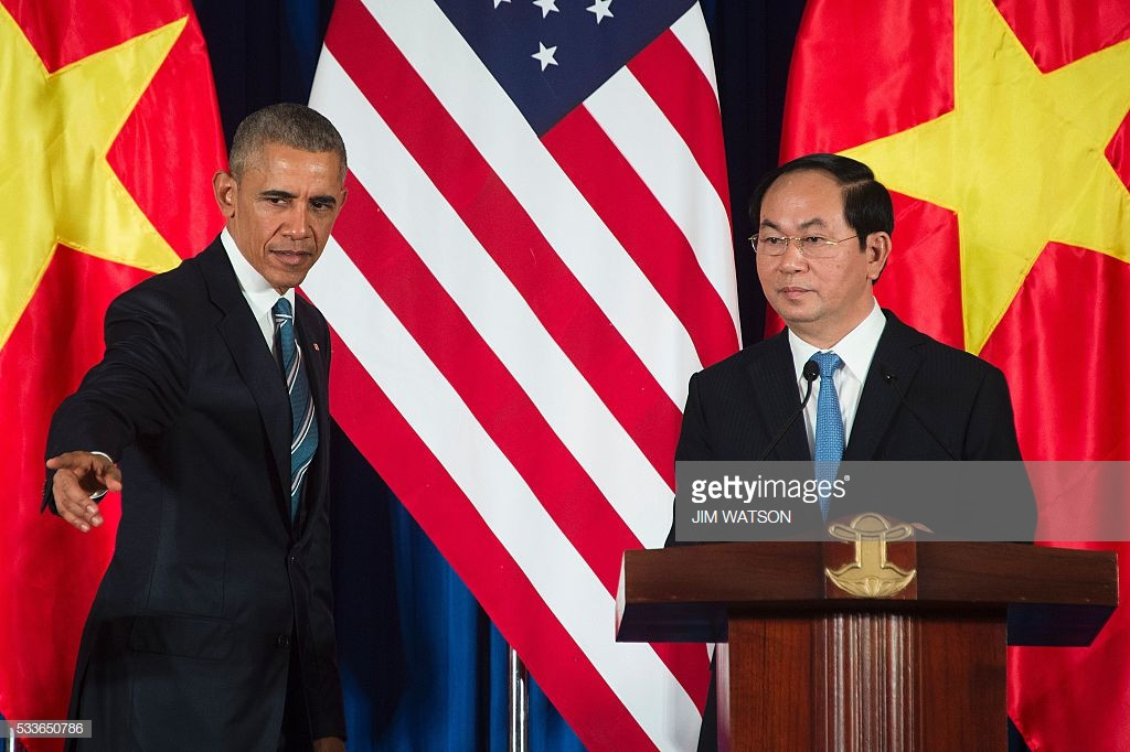 Chủ tịch nước Trần Đại Quang và Tổng thống Mỹ Barack Obama trong buổi họp báo tại Hà Nội ngày 23/5/2016. Ảnh: Getty.