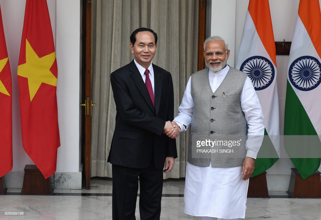 Chủ tịch nước Trần Đại Quang bắt tay với Thủ tướng Ấn Độ Narendra Modi tại New Delhi, 3/3/2018. Ảnh: Getty.