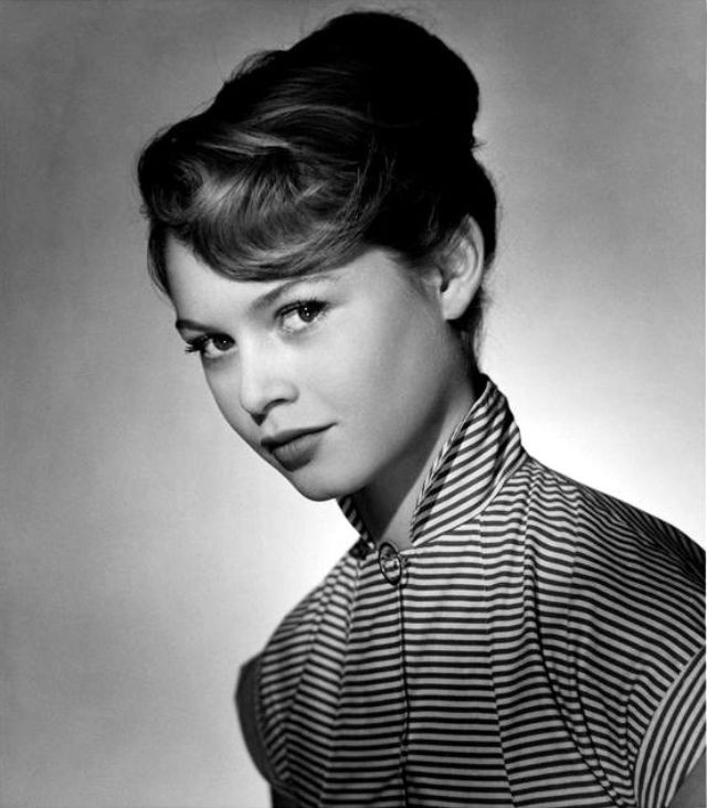 Khuôn mặt thiên thần của Brigitte Bardot (sinh năm 1934), còn được gọi là BB, là một nữ diễn viên người Pháp nổi tiếng trong thập niên 1950-1960 vì thân hình đẹp và phong cách diễn xuất gợi cảm.