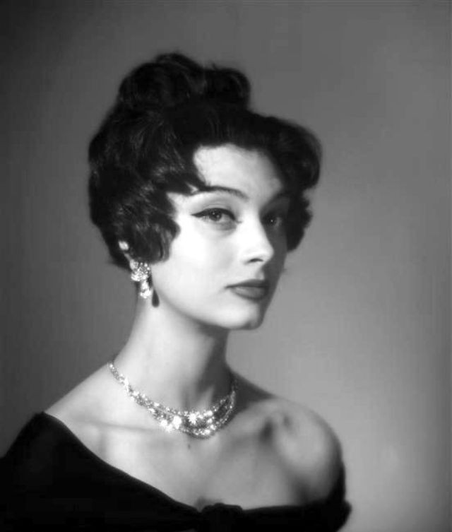 Chân dung Marie-Hélène Françoise Arnaud (1934-1986), người mẫu và diễn viên Pháp nổi tiếng châu Âu thập niên 1950.