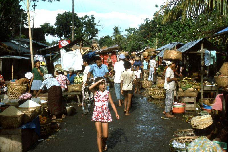 Khu chợ gần bãi biển Kuta. Ảnh: Blake Smith Flickr.