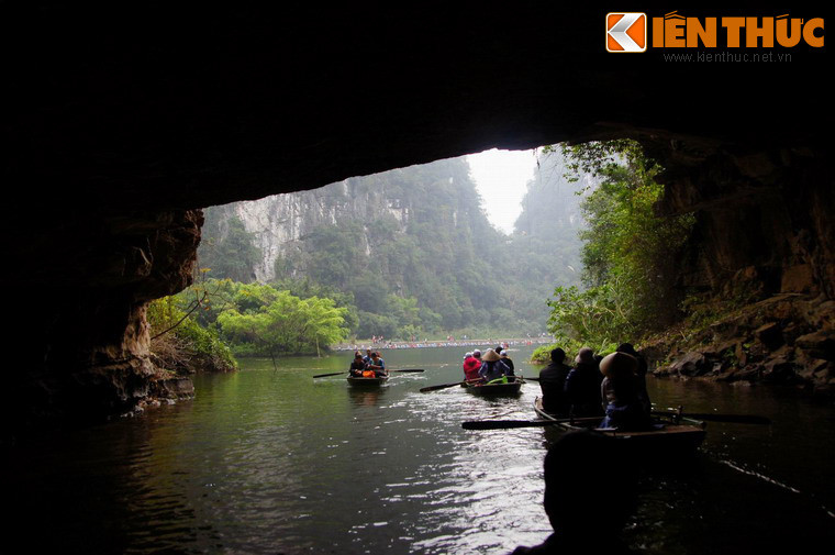 Trong hành trình khám phá này, quang cảnh kỳ vĩ của "vịnh Hạ Long đất Ninh Bình" sẽ đem lại vô số bất ngờ cho khách phương xa.