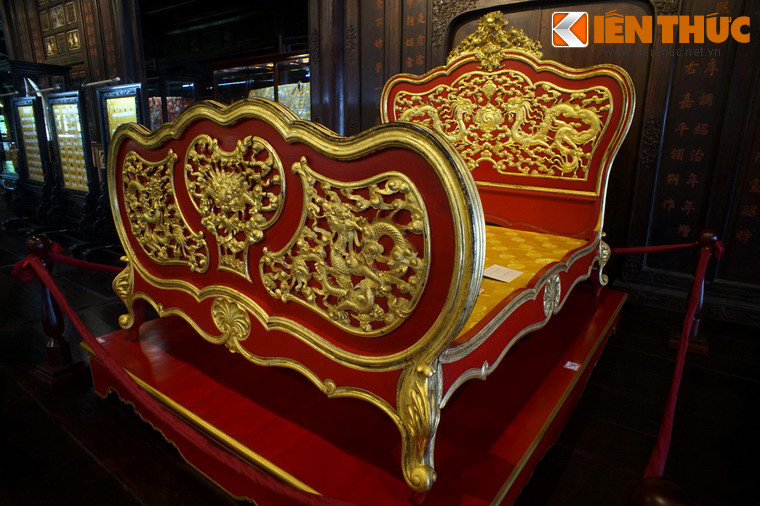 Món đồ nội thất gây chú ý nhất tại Bảo tàng Cổ vật Cung đình Huế chính là chiếc long sàng của vua Khải Định.