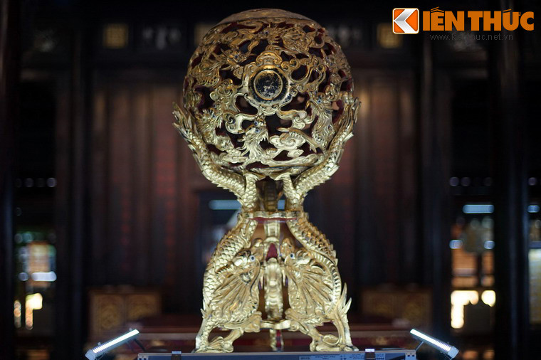 Quả cầu cửu long sơn thếp, một món đồ nội thất độc đáo từng được bày trong cung vua nhà Nguyễn.