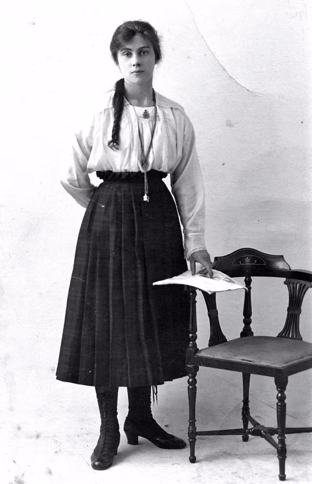 Trước hết, đó là những khuôn mặt mang vẻ đẹp mộc mạc, không rực rỡ nhờ những lớp trang điểm hay thủ thuật chỉnh sửa ảnh, nhưng vẫn thu hút mọi ánh nhìn.