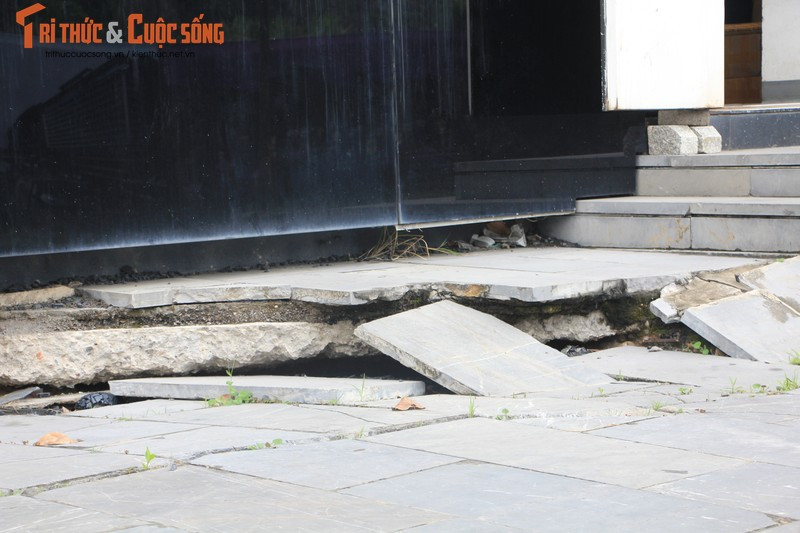 "Ngay sau khi nhận được thông tin phản ánh, ngày 29/3/2022 Sở Văn hóa và Thể thao đã chủ trì, phối hợp với các Sở: Xây dựng, Tài chính và Ủy ban nhân dân thành phố Hạ Long tổ chức khảo sát, kiểm tra công trình Bảo tàng - Thư viện tỉnh. UBND tỉnh cũng có Văn bản số 2012/UBND-VX6, ngày 31/3/2022 chỉ đạo Sở Văn hóa và Thể thao phối hợp với các sở, ngành liên quan kiểm tra, rà soát báo cáo UBND tỉnh", Sở Văn hóa và Thể thao tỉnh Quảng Ninh phản hồi Báo Tri thức và Cuộc sống.