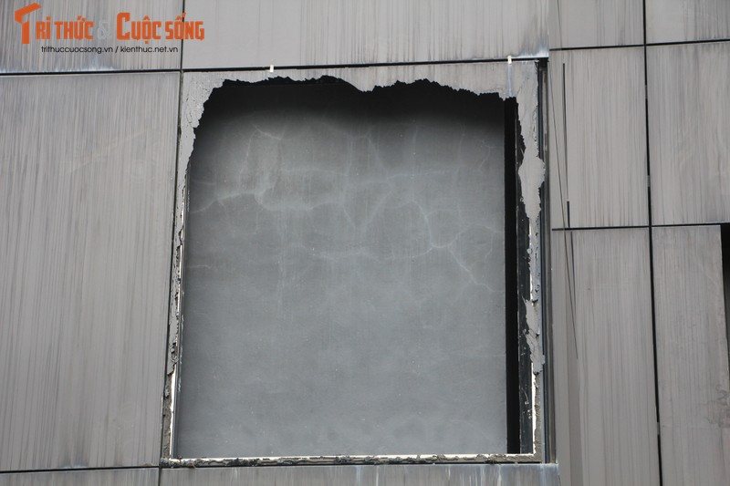 Đặc biệt, trong quá trình thi công sửa chữa công trình, Chủ đầu tư có trách nhiệm đảm bảo tuyệt đối an toàn cho người và công trình, phương án sửa chữa phải đảm bảo duy trì hoạt động thường xuyên của Bảo tàng và Thư viện tỉnh. Yêu cầu việc triển khai dự án phải đảm bảo các quy định của Đảng, pháp luật của Nhà nước, tuyệt đối không để xảy ra vi phạm pháp luật, tham nhũng, tiêu cực, “lợi ích nhóm”.