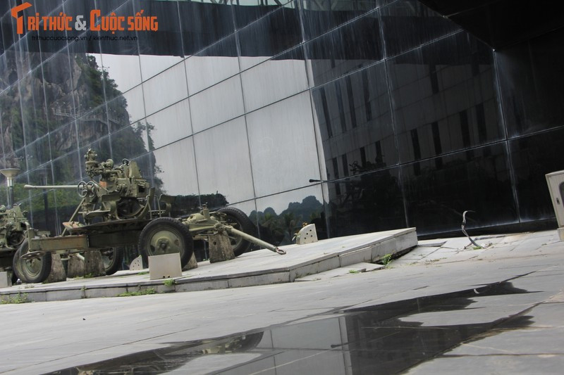 Sở cũng đã chỉ đạo Bảo tàng, Thư viện tỉnh áp dụng ngay các biện pháp đảm bảo an toàn cho người dân và du khách; tăng cường công tác kiểm tra, rà soát cơ sở vật chất, hệ thống trưng bày tại Bảo tàng, Thư viện tỉnh; tăng cường công tác chỉnh lý, trưng bày sách và hiện vật.