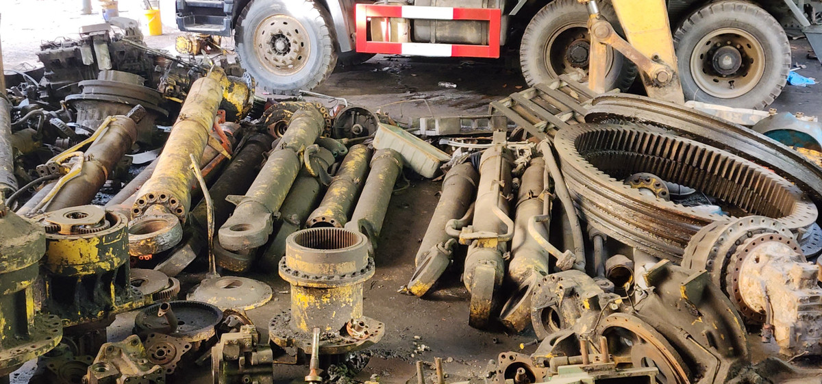 Tìm hiểu của PV Báo Tri thức và Cuộc sống, từ cuối năm 2011, tại kỳ họp thứ 4, khoá XII, HĐND tỉnh Quảng Ninh đã thông qua Nghị quyết số 32/2011/NQ-HĐND về chính sách hỗ trợ di dời các cơ sở tiểu thủ công nghiệp gây ô nhiễm môi trường hoặc phải di dời theo quy hoạch xây dựng đô thị trên địa bàn tỉnh Quảng Ninh.