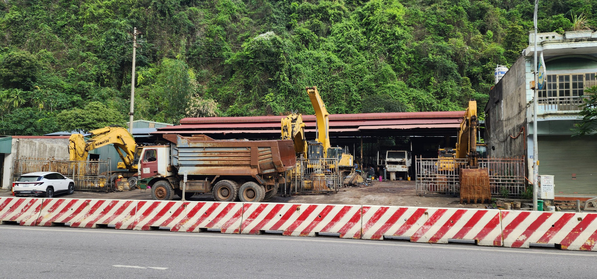 Vậy, với thực trạng diễn ra tại xưởng sửa chữa ô tô vừa bị cháy, cùng với sự tồn tại của nhiều cơ sở tiểu thủ công nghiệp trong diện di dời nhưng chưa thực hiện, chính quyền UBND TP. Cẩm Phả có chịu trách nhiệm?