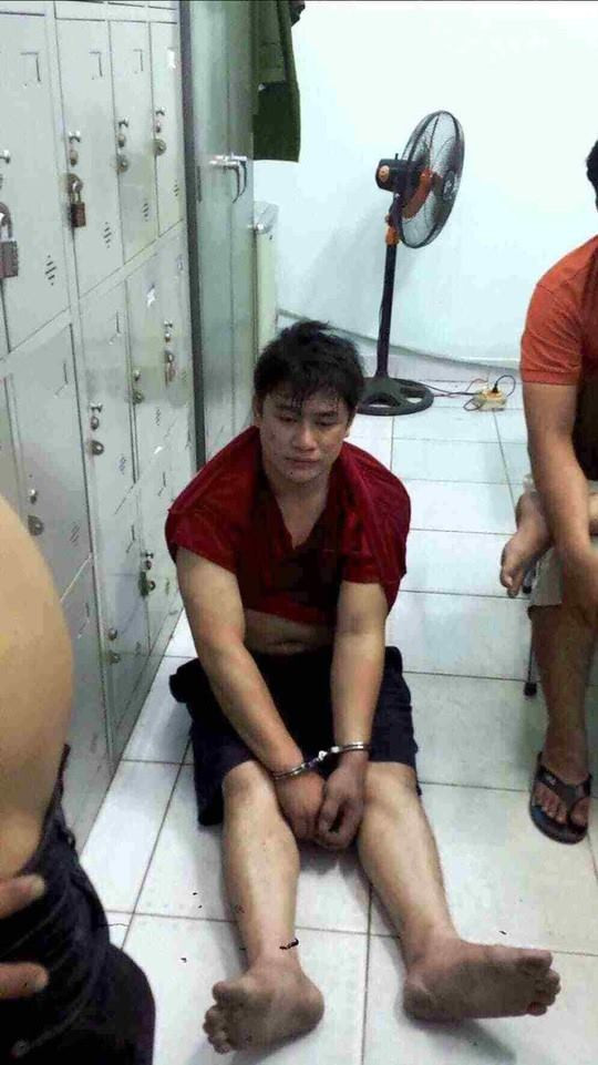 Hang chuc trinh sat vay bat nghi can dam chet 2 hiep si-Hinh-2