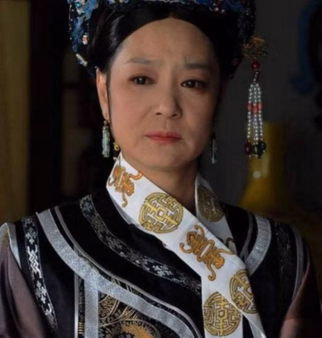 Ly do phi tan nha Thanh luon deo mot dai lua trang-Hinh-2