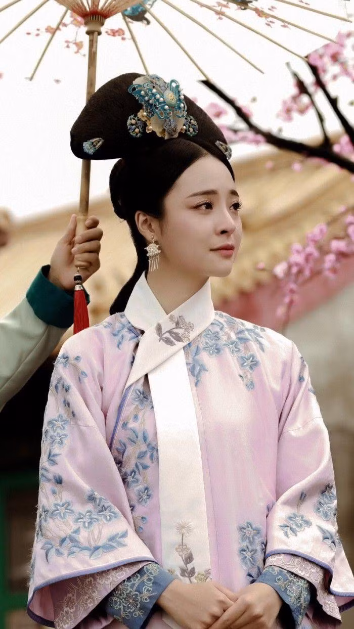 Ly do phi tan nha Thanh luon deo mot dai lua trang-Hinh-3